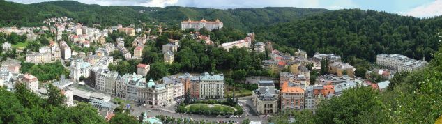 2000px-2007-KarlovyVary-053-wide