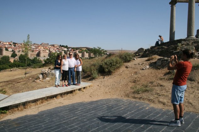 256954_10151096402693914_1801958299_o